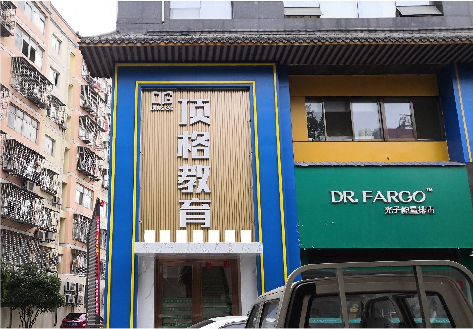 临湘门头设计要符合门店特色。