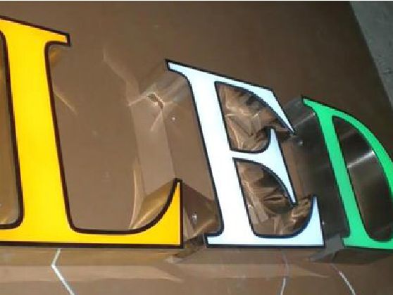 临湘介绍LED招牌的基础知识。